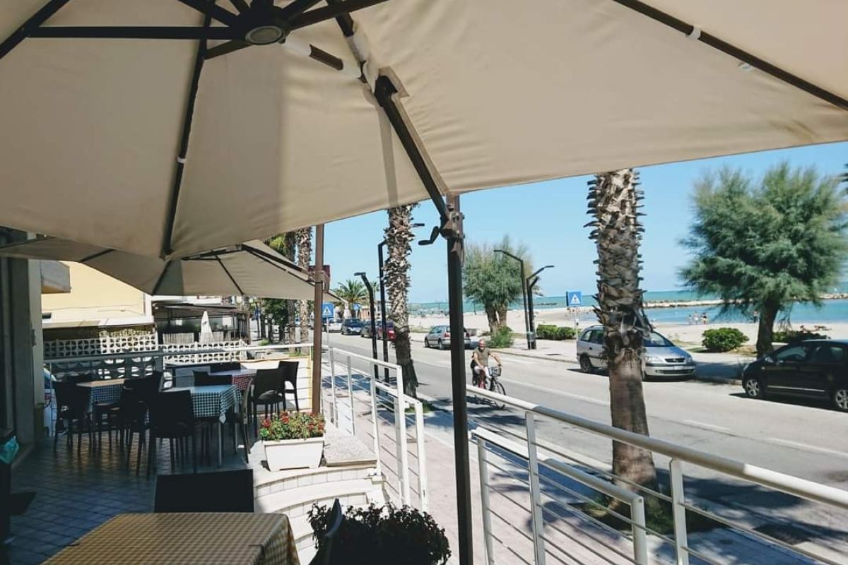 Pizzeria_La_Ghiottona_in_spiaggia-b907c6e48bf664fba67ffdbd9d2fd37b