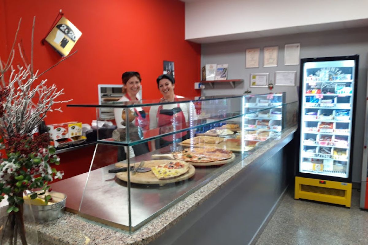 pizza-margherita-ristorante-6fc4248dacceae72c7ee4ff5cdaf07bd